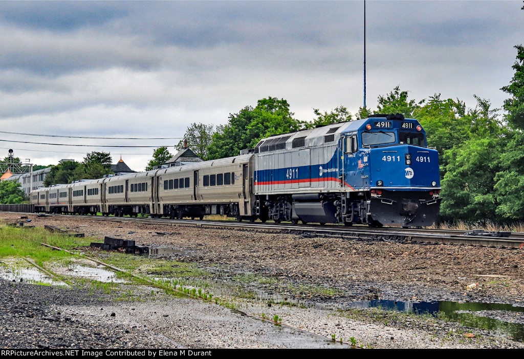 MNCR 4911 on train 54